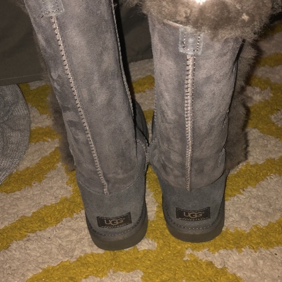 Women’s UGGS - Picture 3 of 3